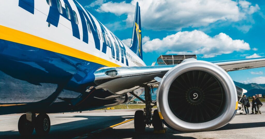 Fake image of Ryanair plane after passenger was half sucked out of window circulates – Full Fact