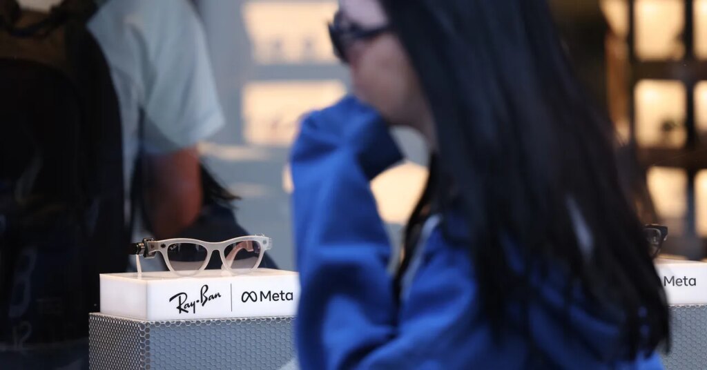 Is It Possible to Make Smart Glasses That Aren’t Creepy?