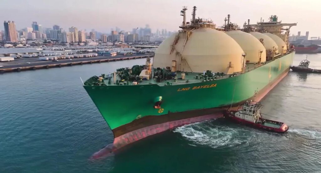 Lloyd’s Register assists with LNG carrier-to-FSU conversion for African gas project