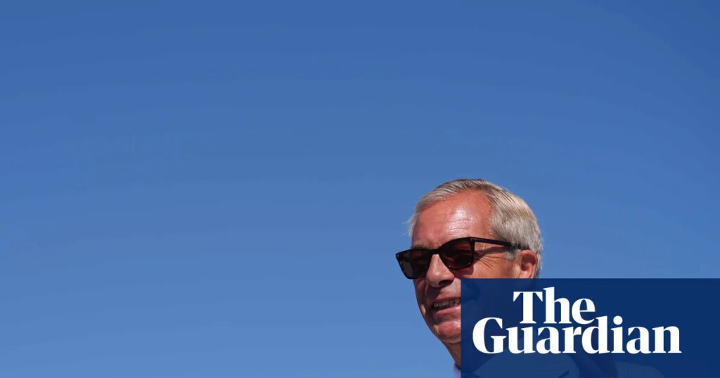 Nigel Farage wins Clacton byelection in contest boycotted by every other major party | Nigel Farage