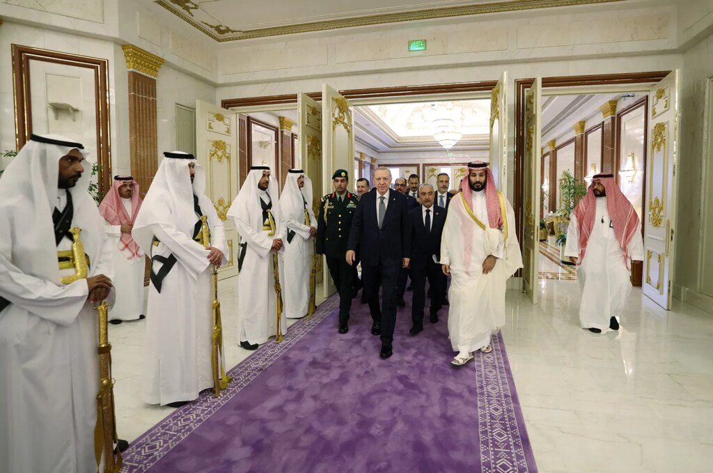 Pakistan, Saudi Arabia, Turkey Sign a Mutual Defense Pact