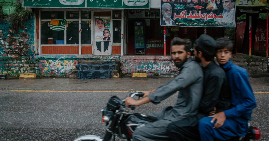 Pakistan Starts Sweeping New Crackdown on Journalists