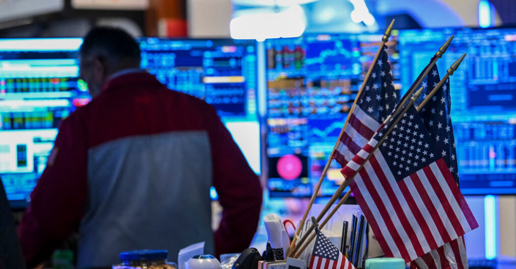Stock Trading in Congress Becomes an Attack Line in Midterm Campaigns