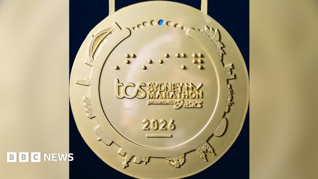 Sydney Marathon laughs off medal error