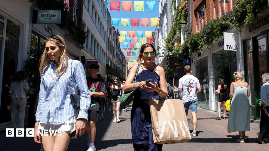 UK economy grows but experts warn of challenging months ahead