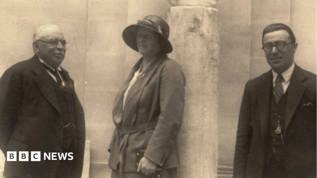 Carmarthen fossil hunter Dorothea Bate recognised with blue plaque