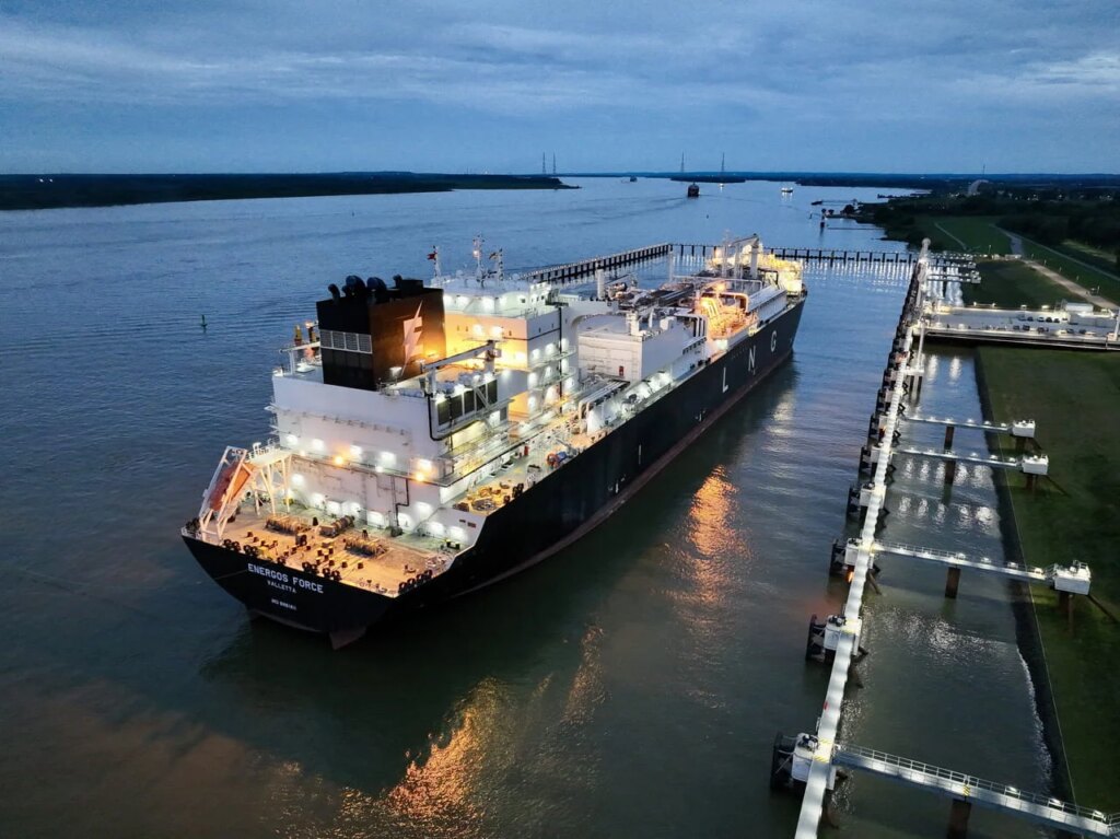 FSRU docks in Stade as LNG terminal prepares to feed gas into German grid from November