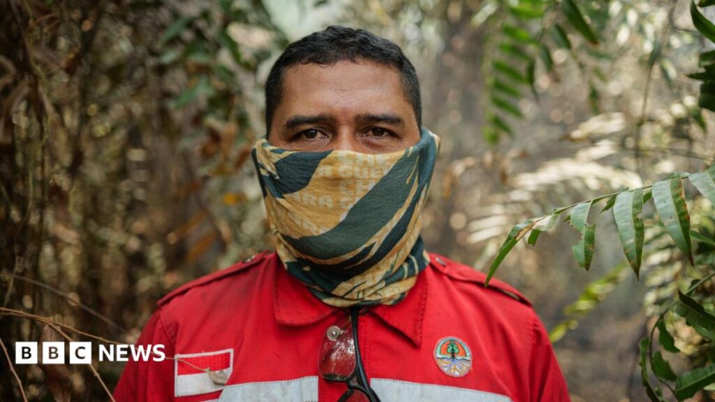 Indonesia fires: The volunteer firefighters risking their lives to defuse ‘carbon bombs’