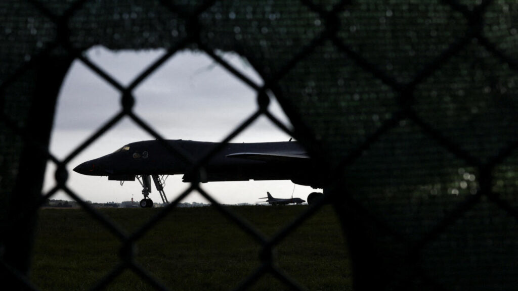 UK police arrest 5 men, counter-terror squad probes ‘major incident’ near air base used by US forces