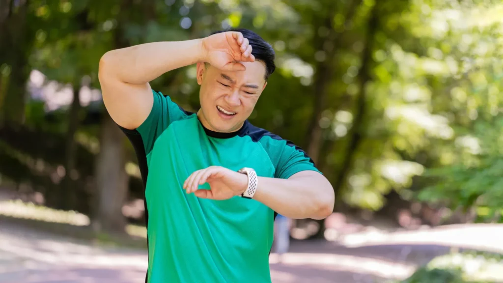 A 47-year study reveals the age when your body starts losing strength
