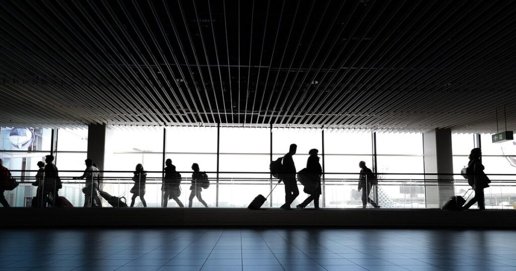 Airlines are not banning vaccinated people from flying – Full Fact