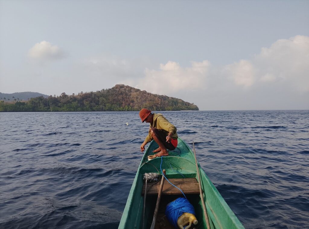 Fishers in eastern Indonesia struggle as rough seas keep them ashore