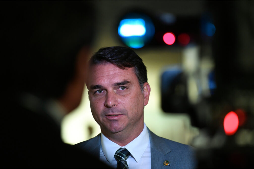 Governors allied with Flávio Bolsonaro set to lead majority of Brazilian Amazon states