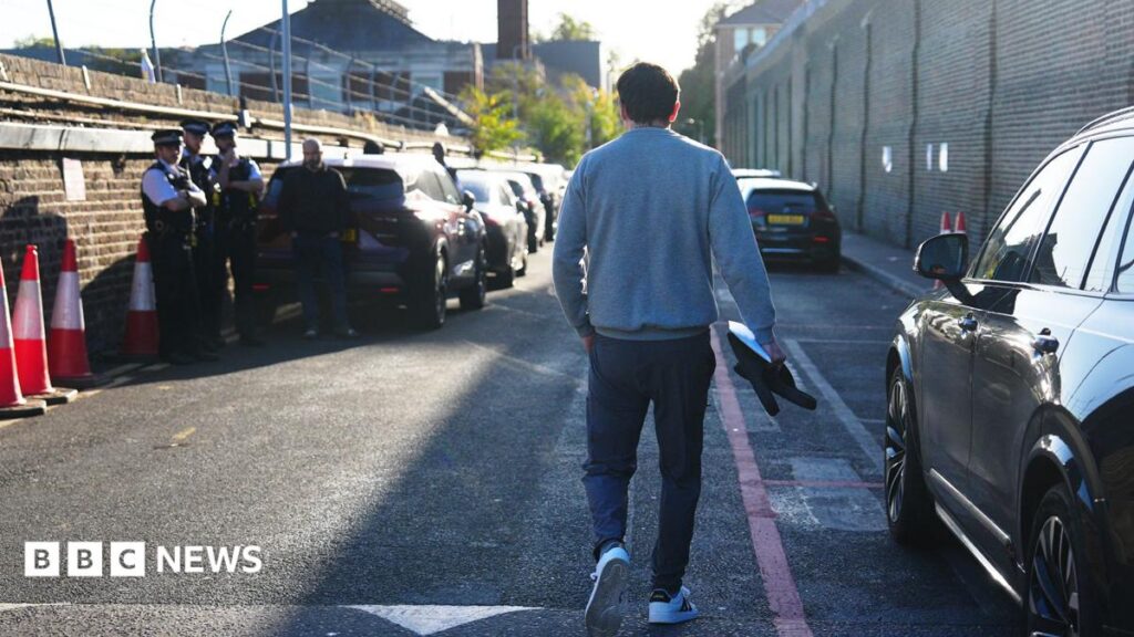 Hundreds of criminals leave prison under early release scheme