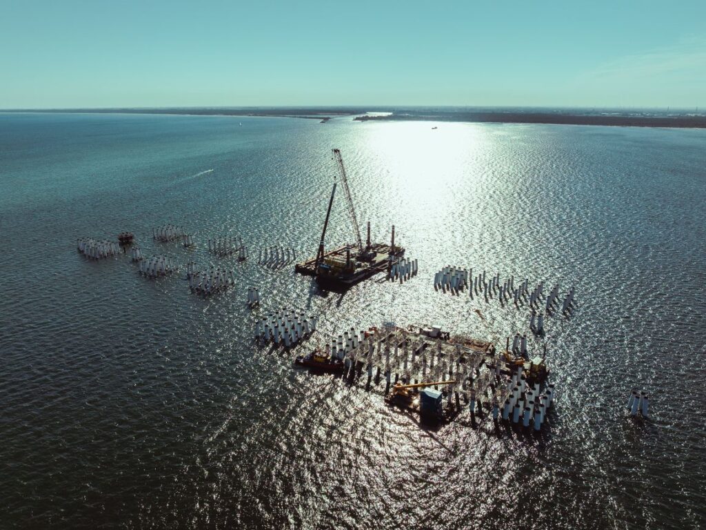 Over 500 piles lay the foundation for Poland’s floating LNG terminal (Gallery)