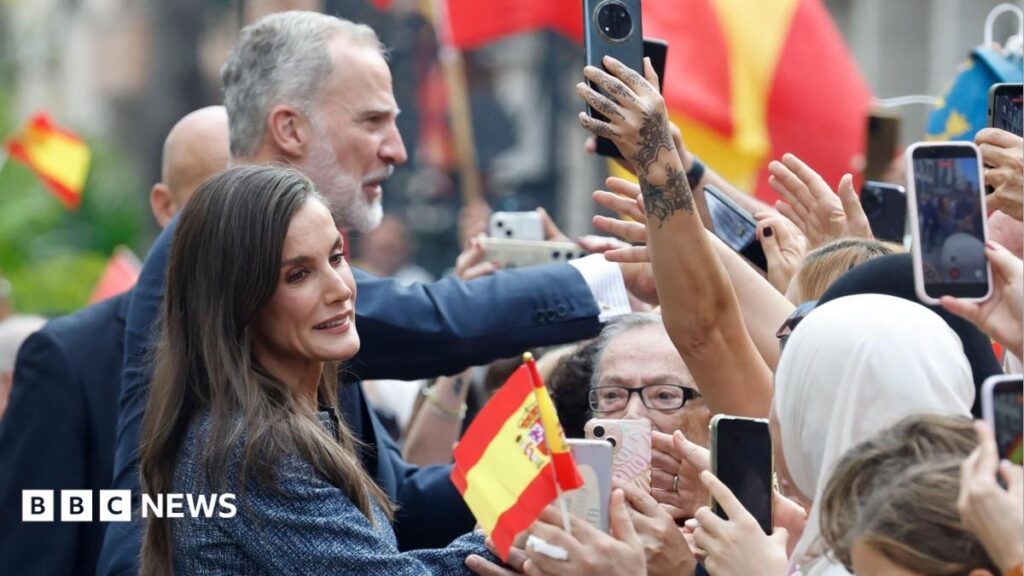 Spanish royals make rare visit to Ceuta after migrant crisis