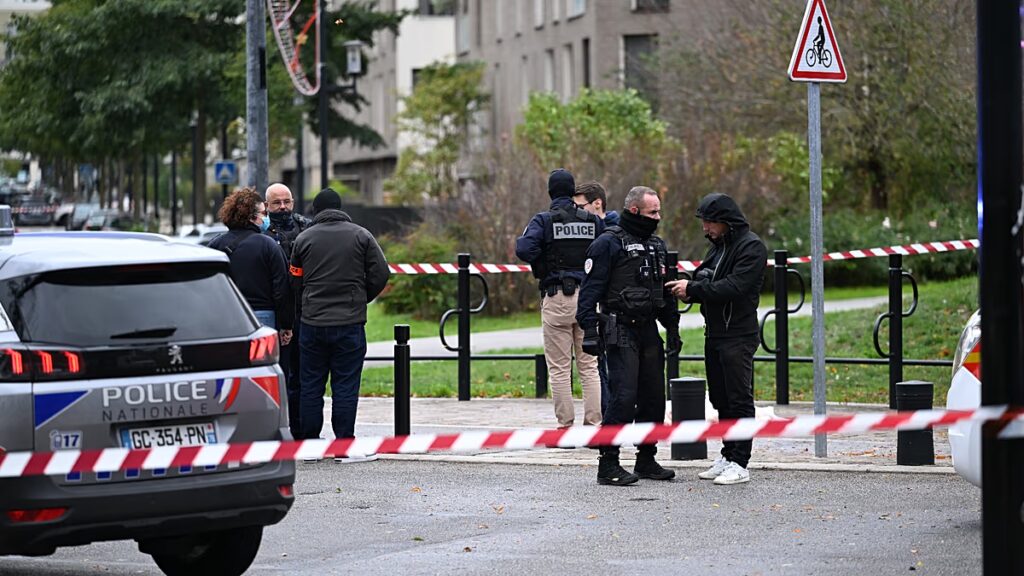 Suspected Trappes gunman moved to police psychiatric unit