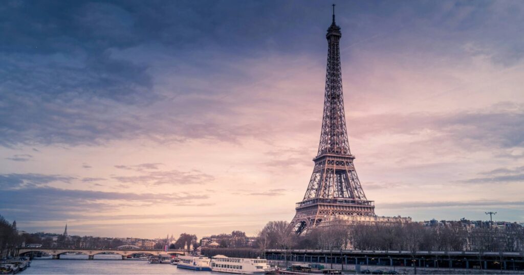 Viral image of protesters waving Palestinian flags outside the Eiffel Tower is AI-generated – Full Fact