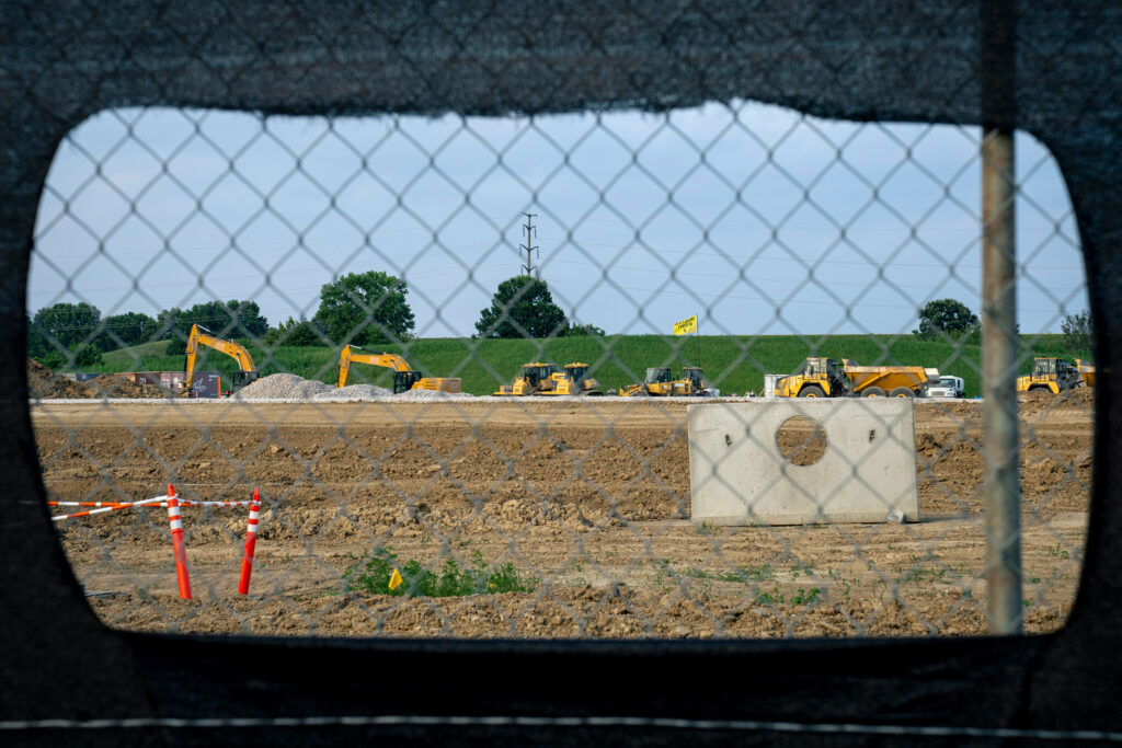 ‘Pitchfork Populism’ Over Data Centers Rattles Ohio’s U.S. Senate Race